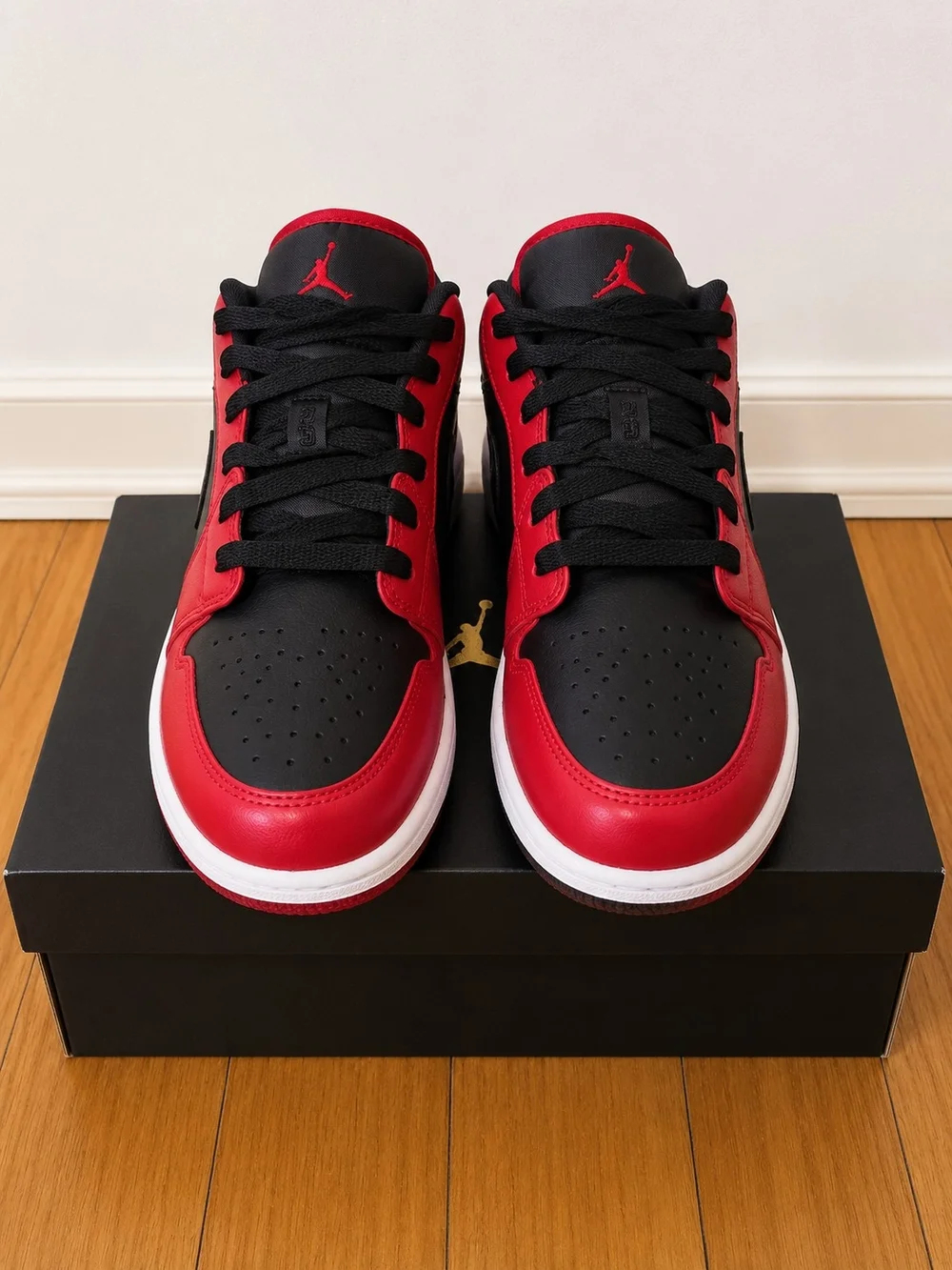 Nike Air Jordan 1 Low GS Reverse Bred - Picture 2 of 3